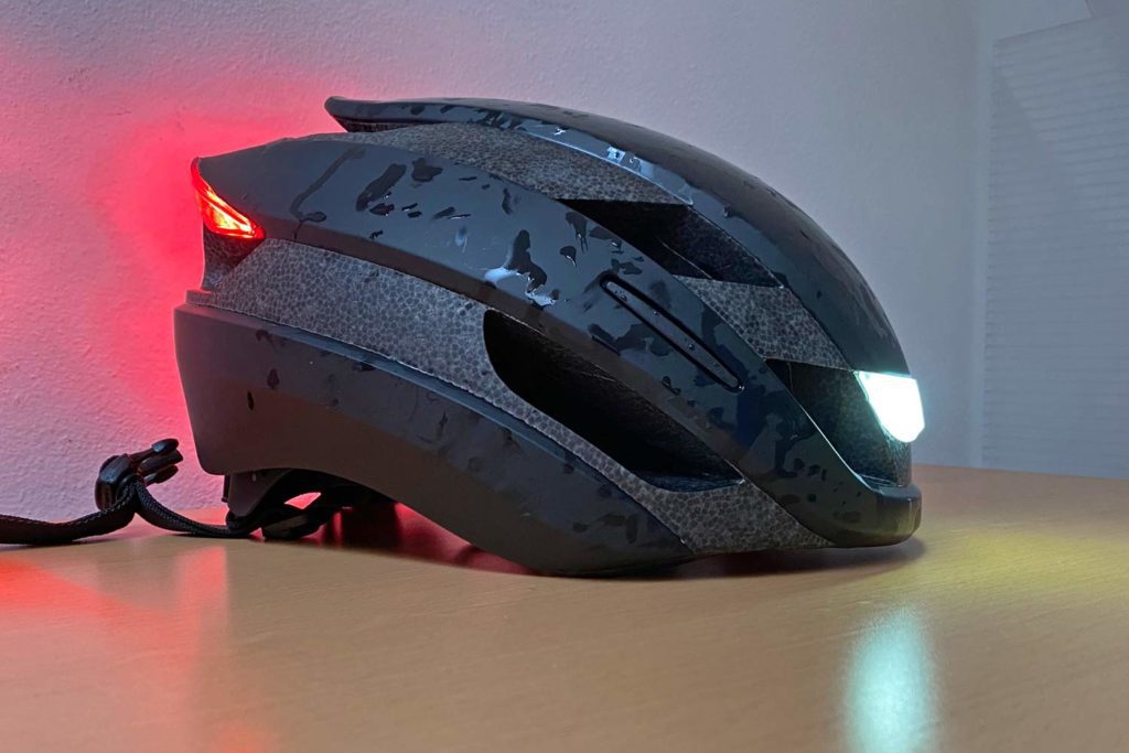 Lumos-Ultra-smart-helmet-Review_light-aero-road-helmet-with-integrated-safety-visibility-lighting-turn-signals id=