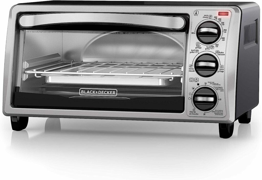 3. Black+Decker 4-Slice Toaster Oven
